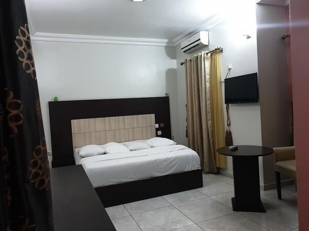 Meritz Hotels And Suites