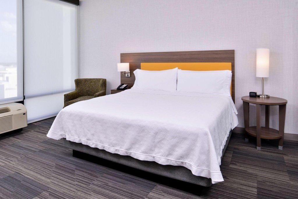 HOME 2 S by Hilton Tampa Downtown Channel District