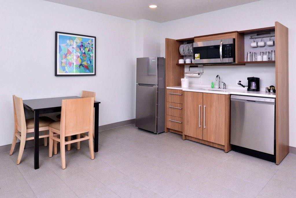 HOME 2 S by Hilton Tampa Downtown Channel District