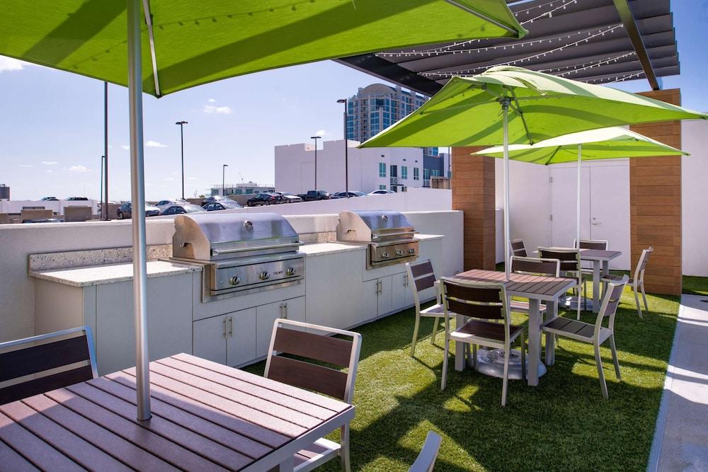 HOME 2 S by Hilton Tampa Downtown Channel District