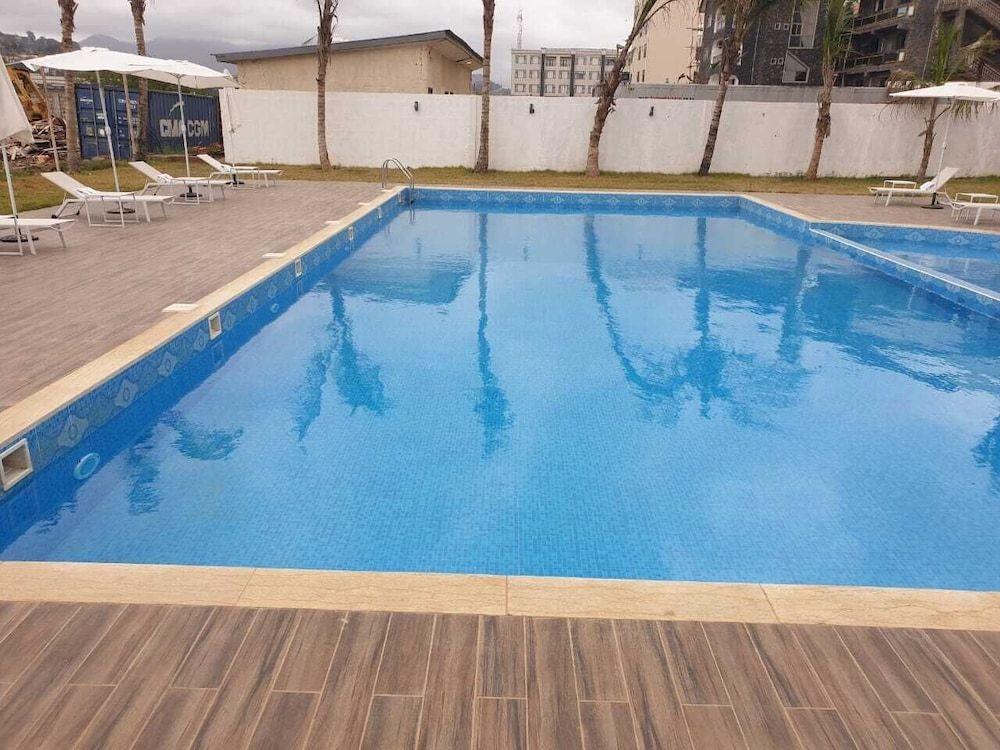 Sierra Palms Resort