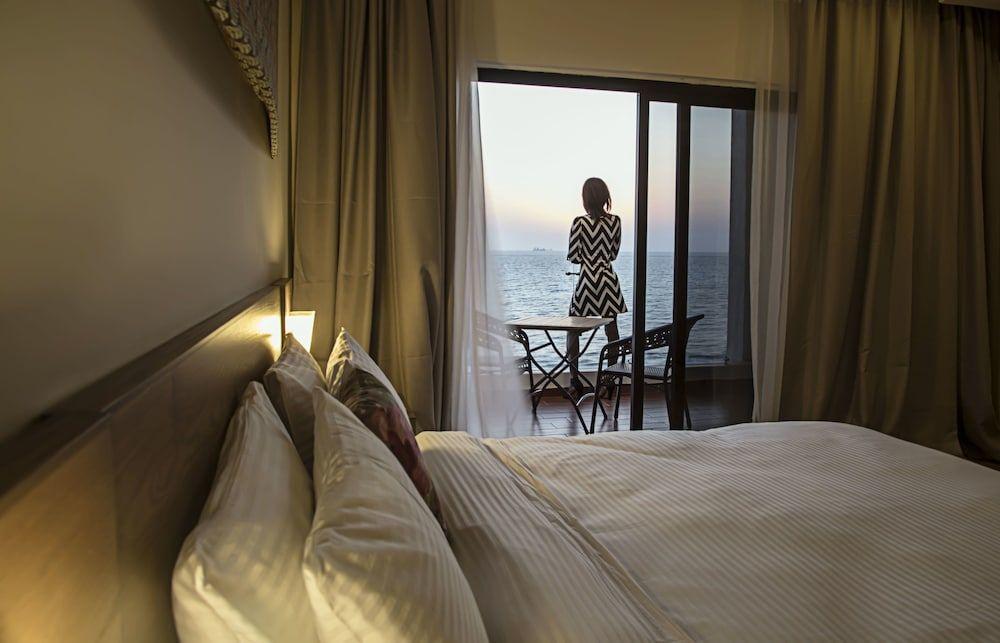 Sierra Palms Resort