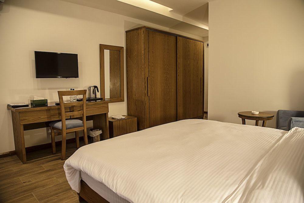 Sierra Palms Resort