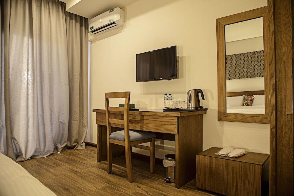 Sierra Palms Resort