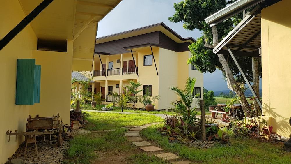 Baan Sakuna Resort