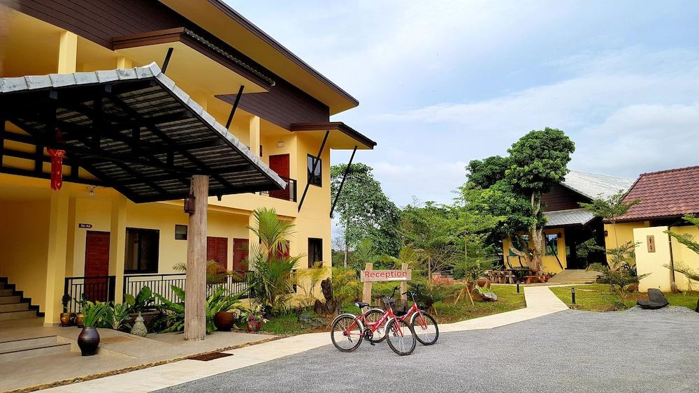 Baan Sakuna Resort