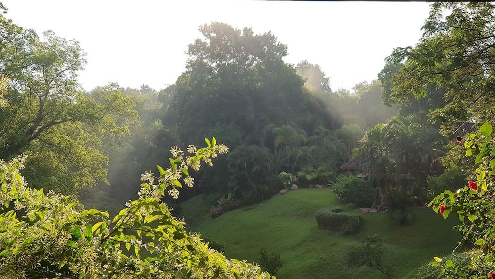 Baan Sakuna Resort