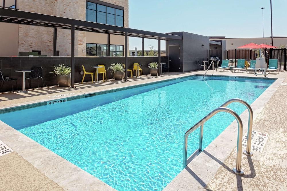 Home2 Suites by Hilton Rosenberg Sugar Land Area
