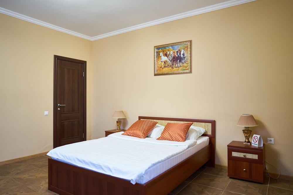 Hotel Extra