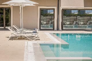 Notos Studios & Apartments