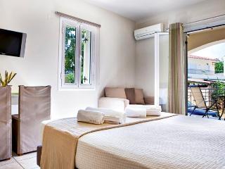 Notos Studios & Apartments