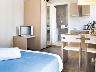 Notos Studios & Apartments