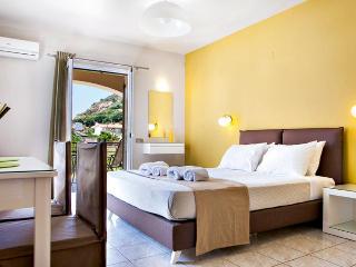 Notos Studios & Apartments