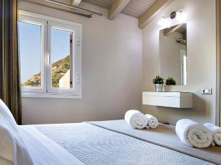 Notos Studios & Apartments