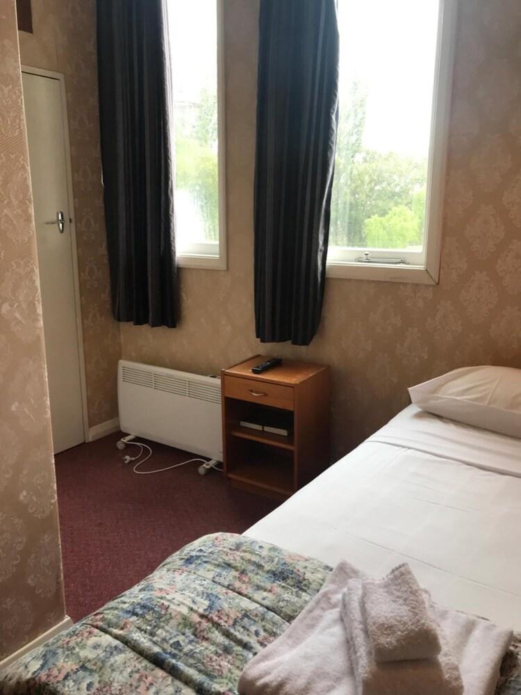 Criterion Club Hotel