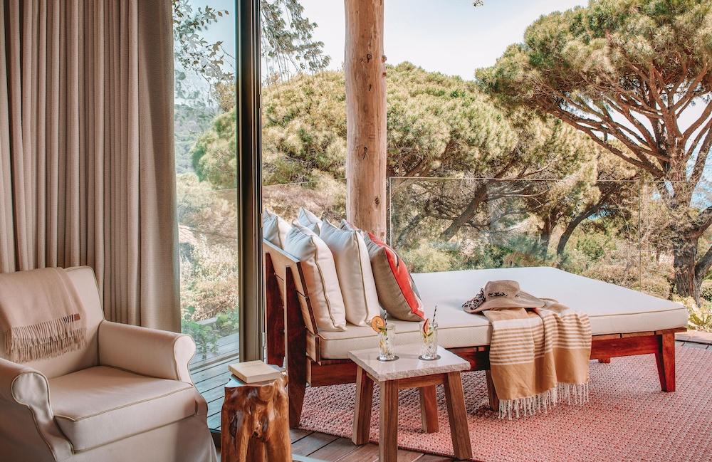 Lily Of The Valley Hotel