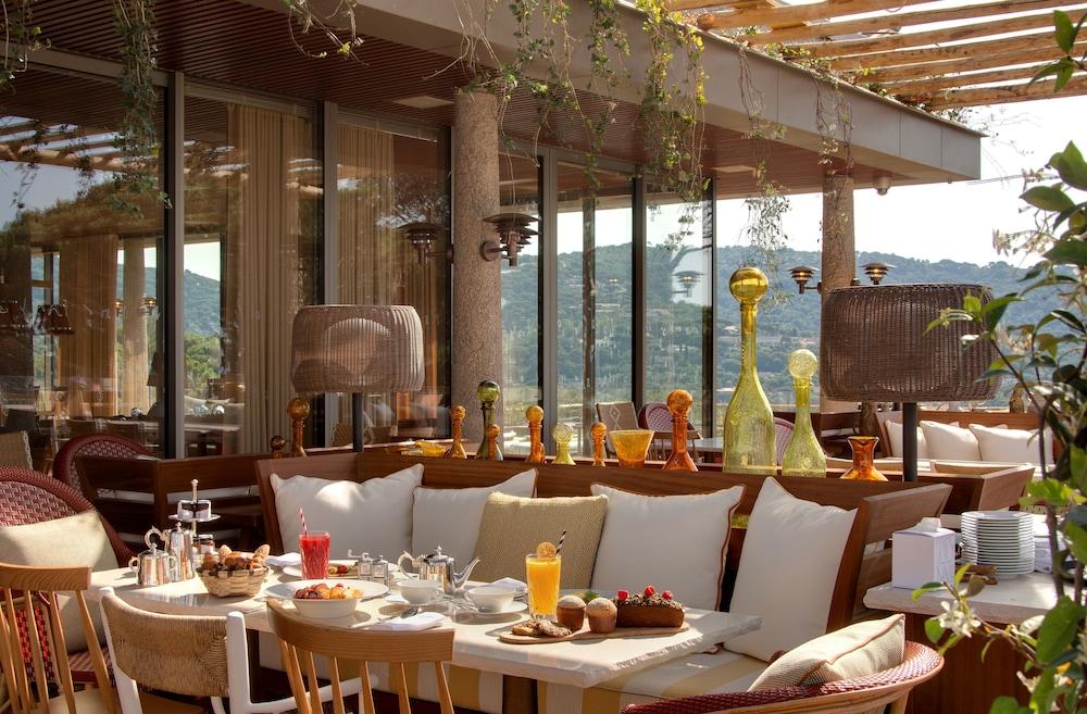 Lily Of The Valley Hotel
