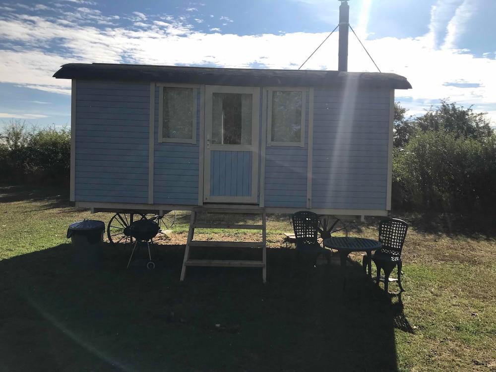 Elton Barn Fishery & Retreat