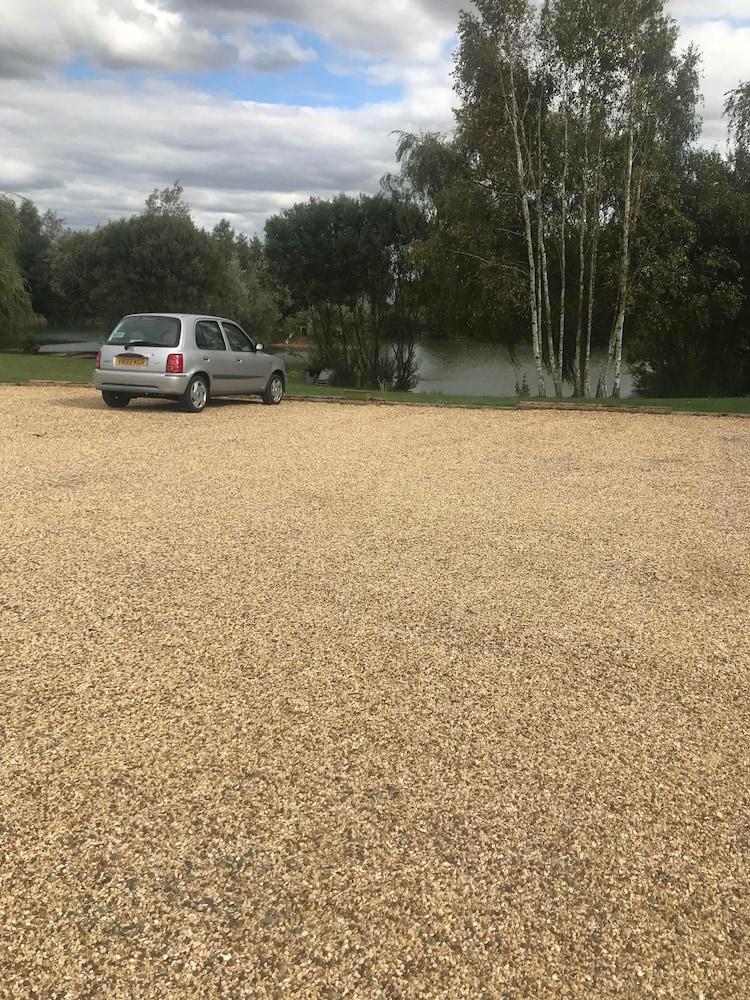 Elton Barn Fishery & Retreat