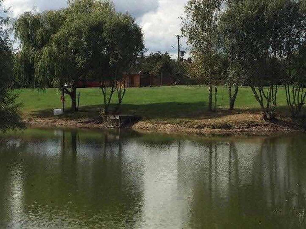 Elton Barn Fishery & Retreat