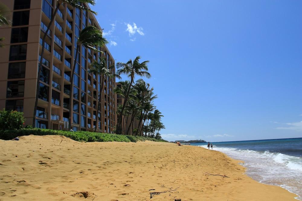 Mahana at Ka'anapali by RedAwning