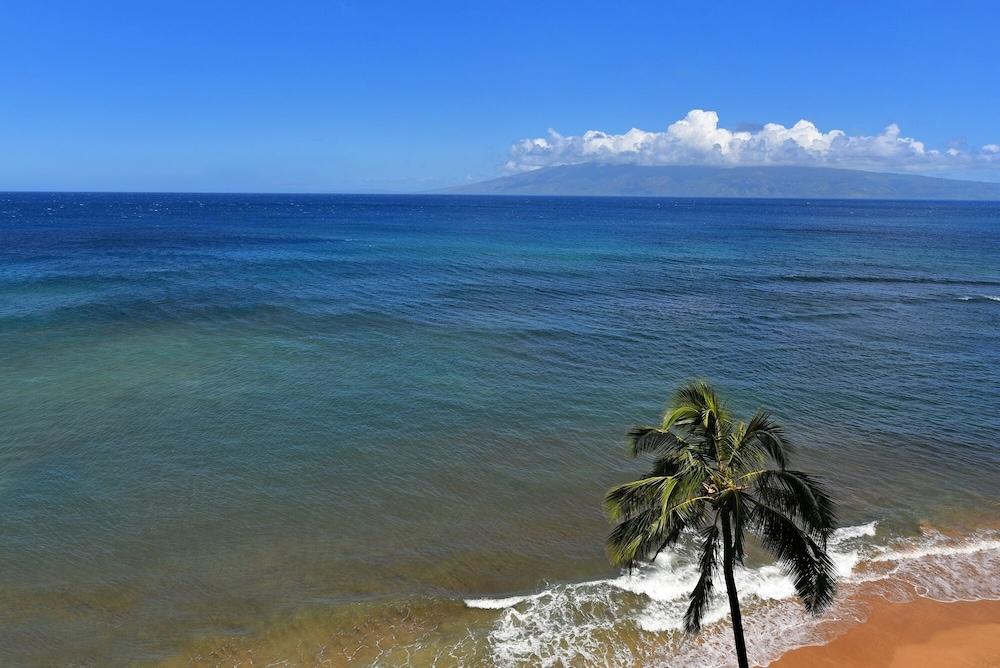 Mahana at Ka'anapali by RedAwning