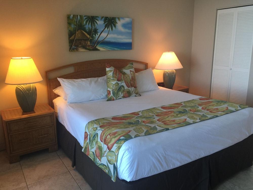 Mahana at Ka'anapali by RedAwning