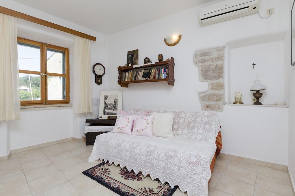 Guest House Lucijo