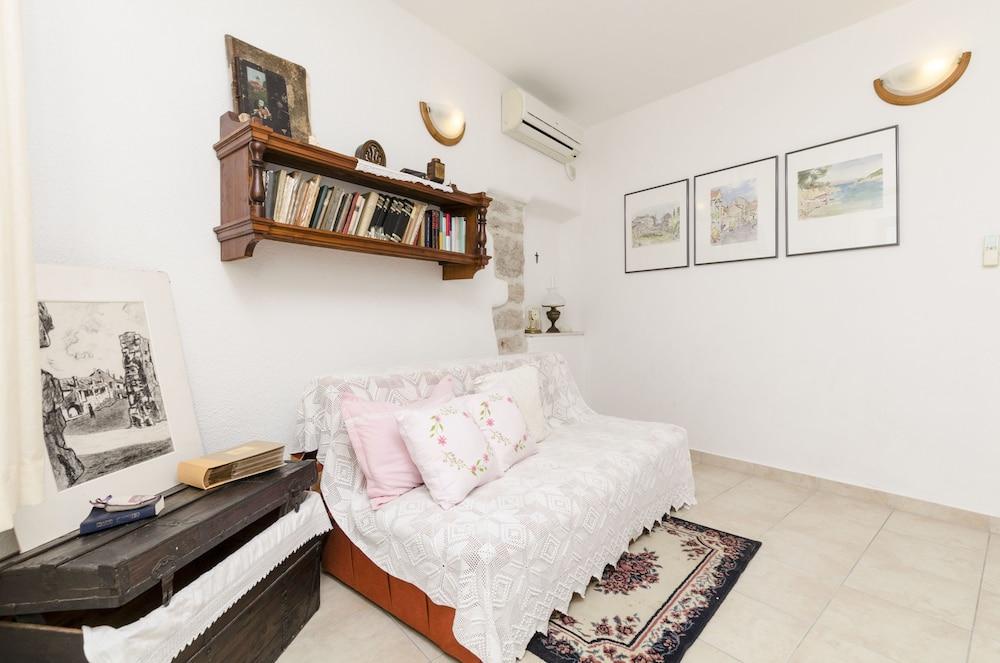 Guest House Lucijo