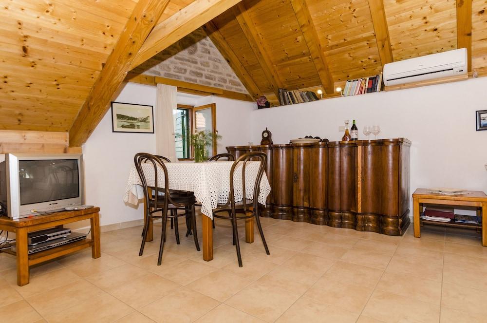 Guest House Lucijo
