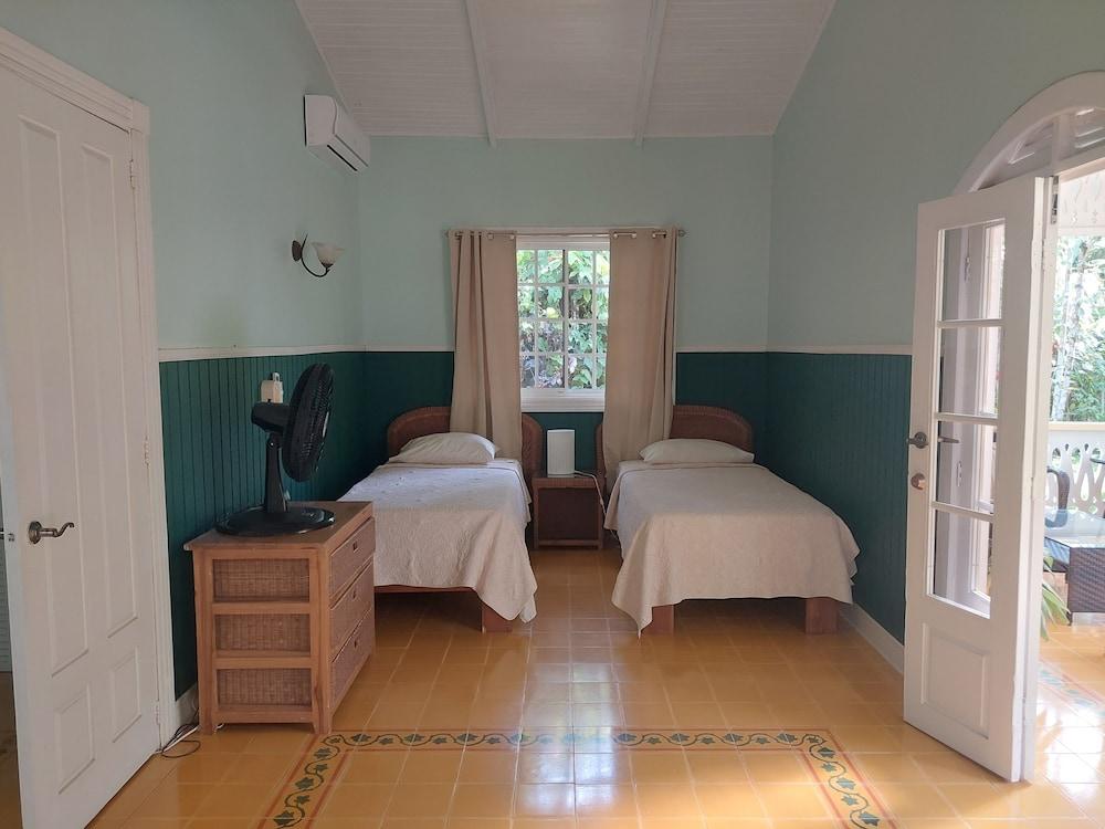 Playa Negra Guesthouse