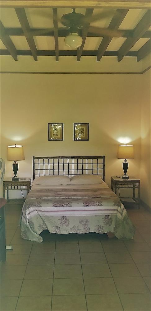 Playa Negra Guesthouse