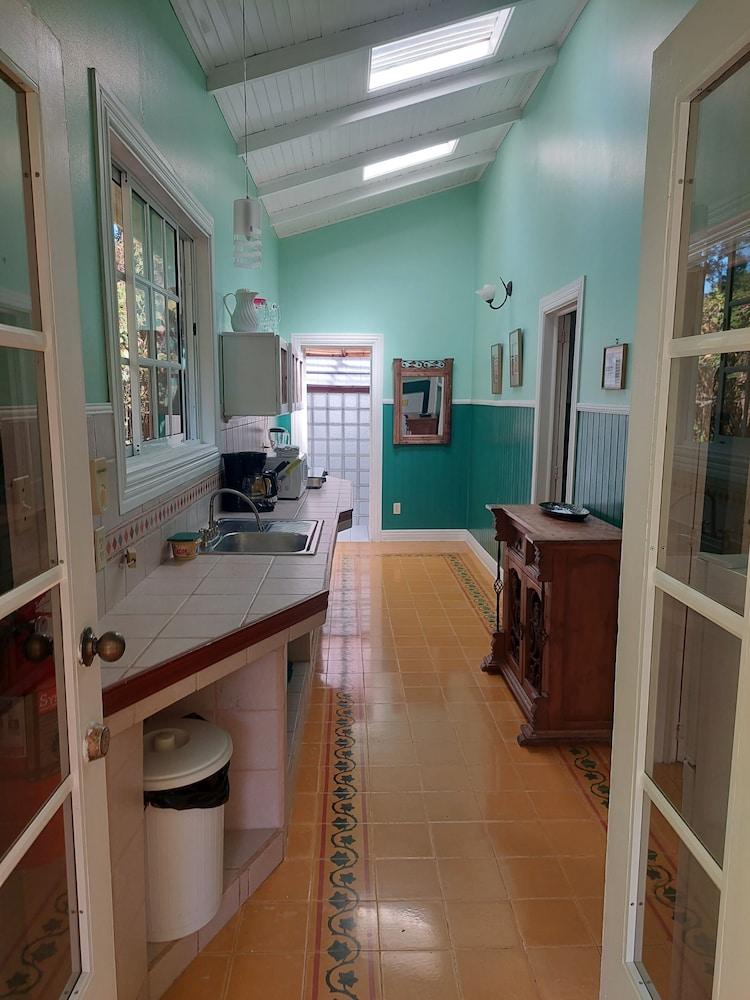 Playa Negra Guesthouse