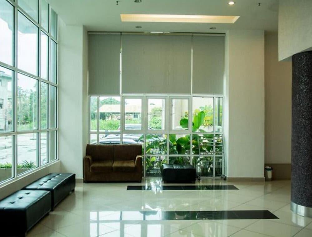 De' Viana Hotel and Apartment