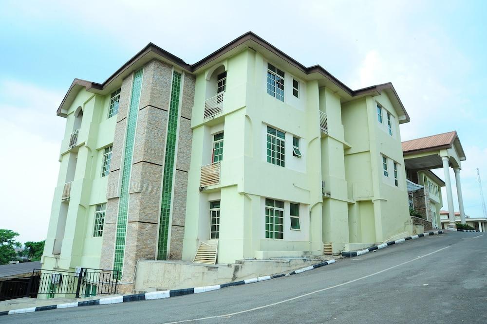 Richton Hotel & Suites