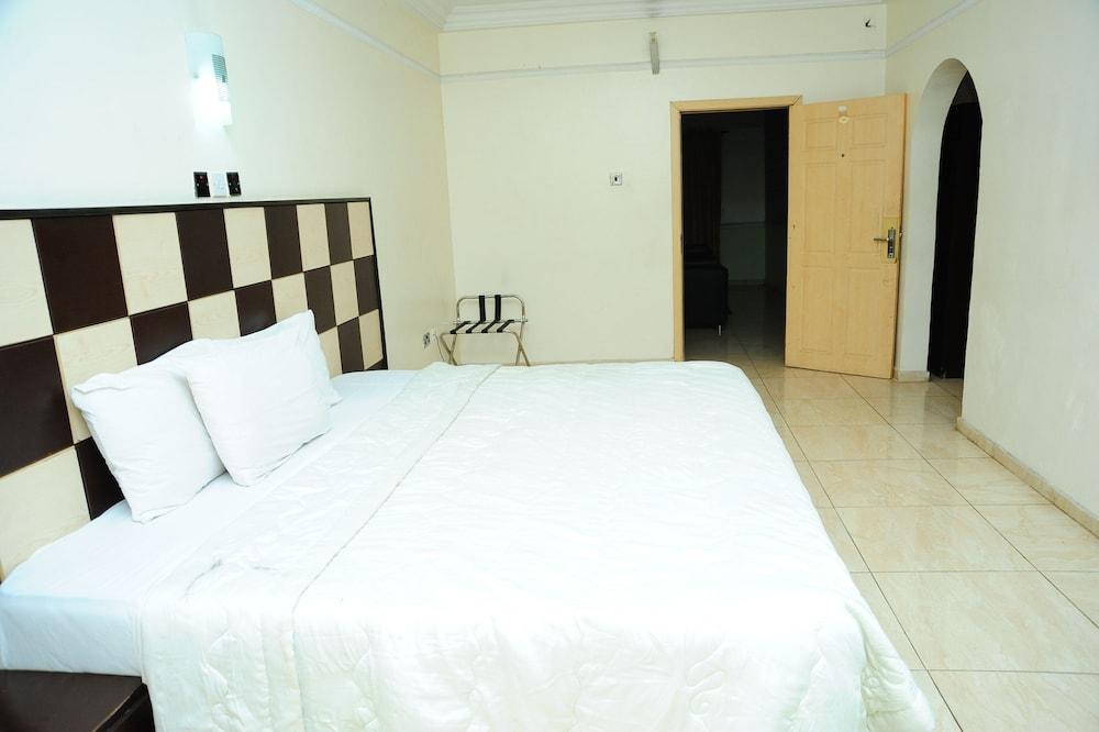 Richton Hotel & Suites