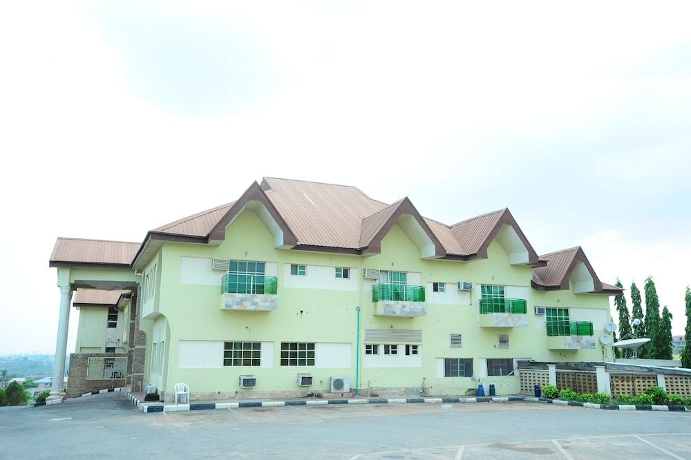 Richton Hotel & Suites