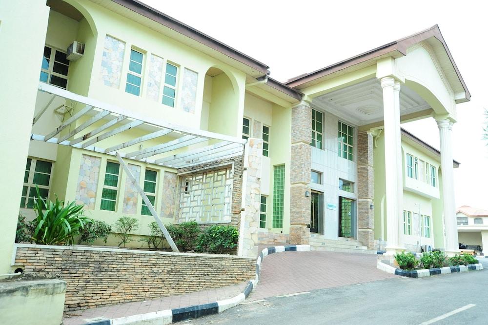 Richton Hotel & Suites