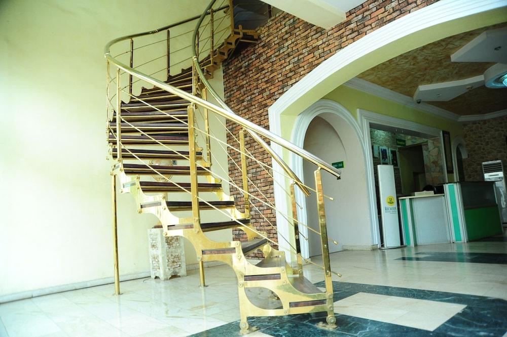 Richton Hotel & Suites