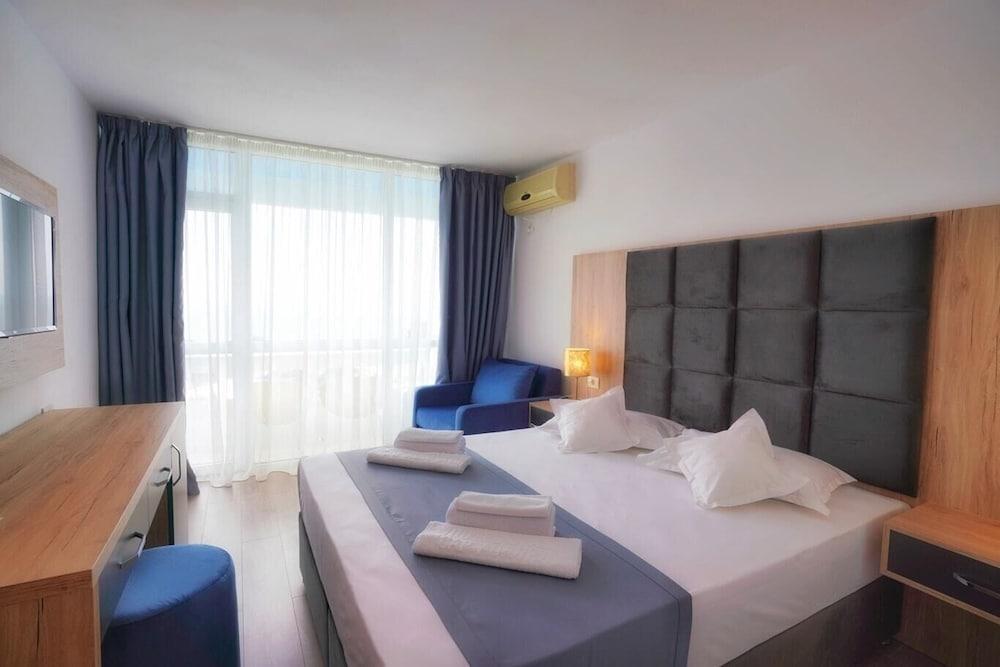 Hotel Opal