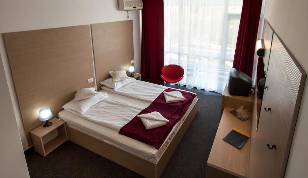 Hotel Opal