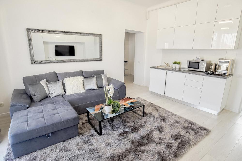 Metropole Apartments Old Town