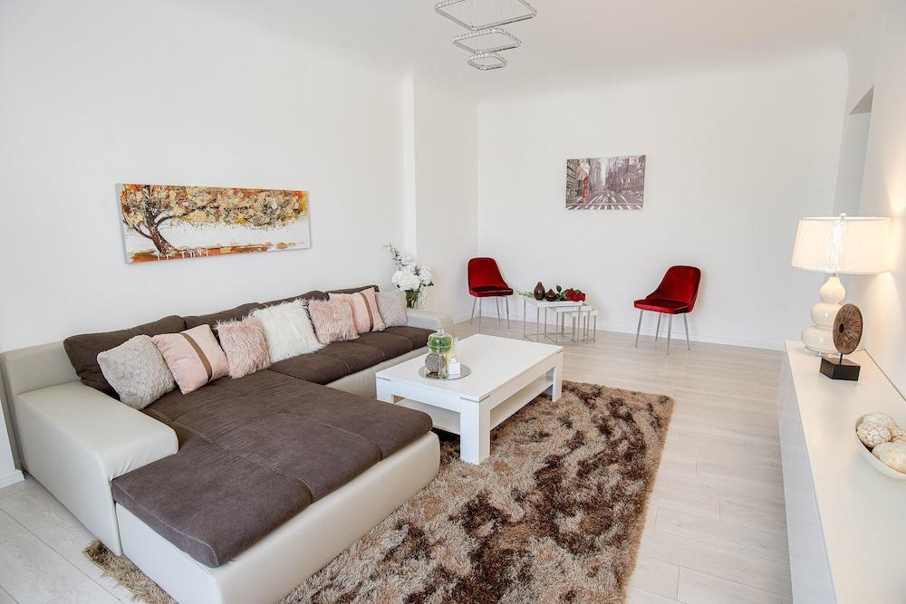 Metropole Apartments Old Town