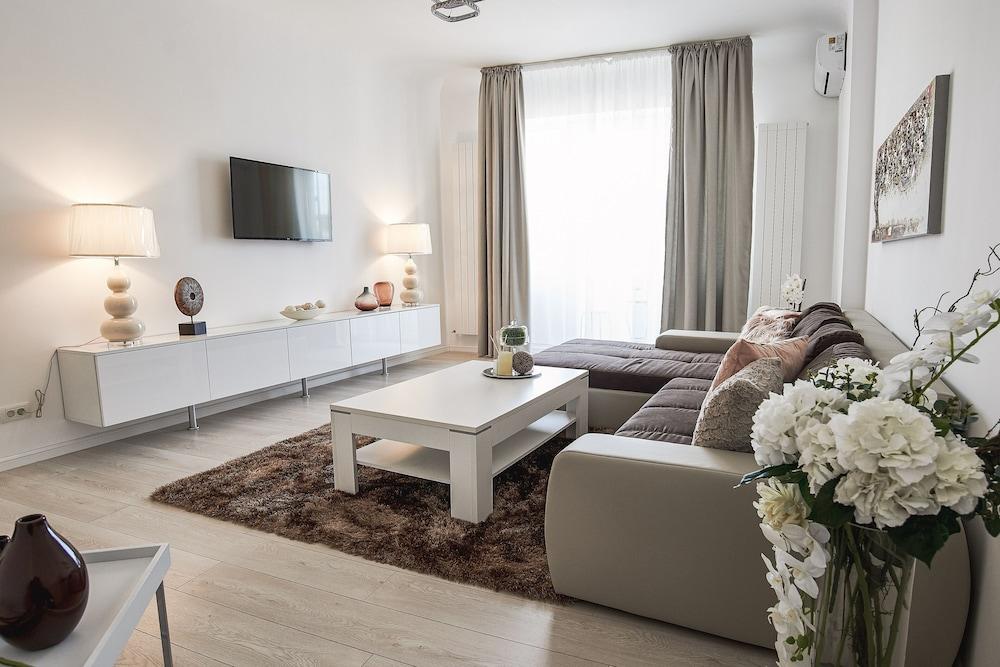 Metropole Apartments Old Town