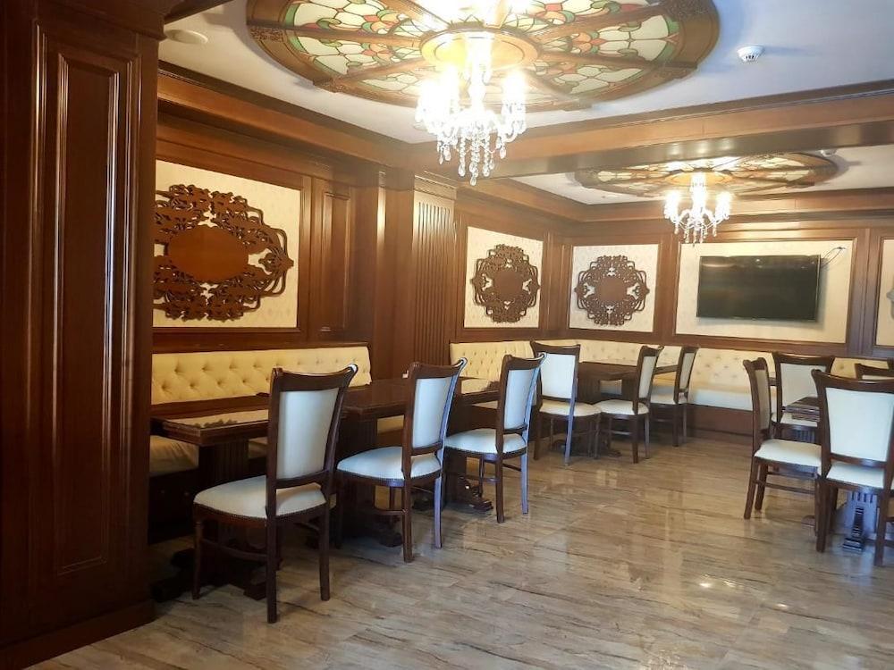 Marina Bay Boutique