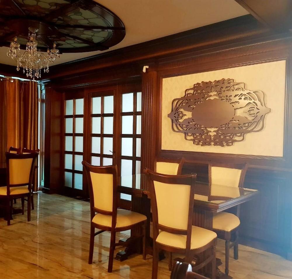 Marina Bay Boutique