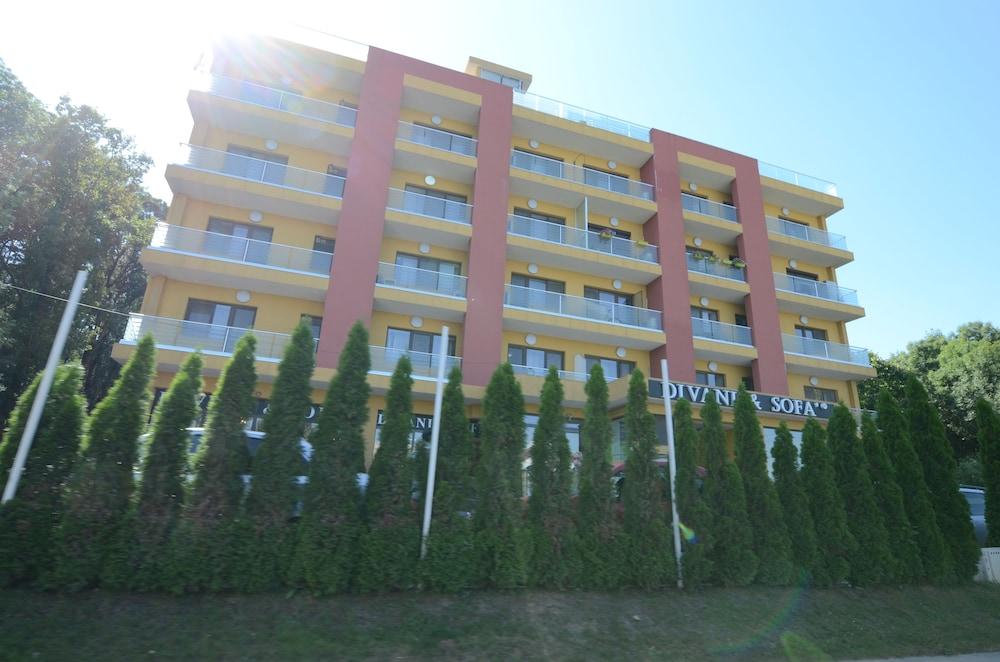 Divan Residence Apartments