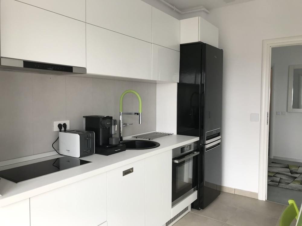 West Park 2 Residence by Lake View