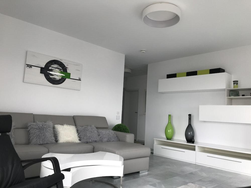 West Park 2 Residence by Lake View