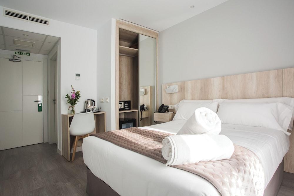 Abaster Hotel